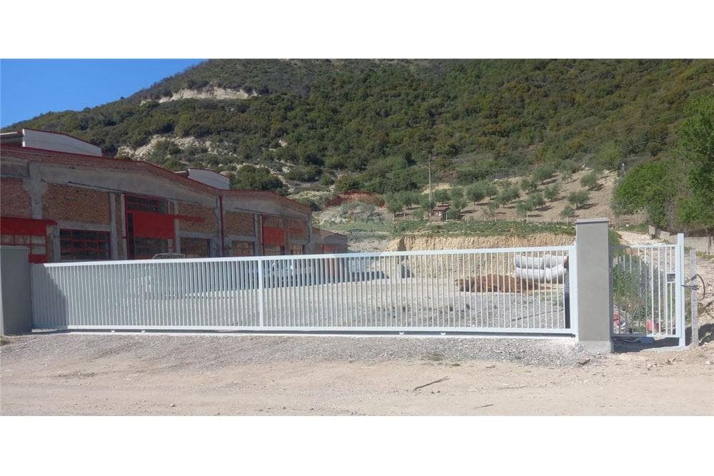 Magazine - Për Qira - Rruga Demokracia, Vlorë
