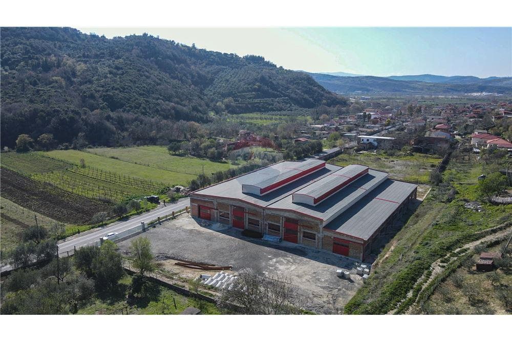 Magazine - Për Qira - Rruga Demokracia, Vlorë