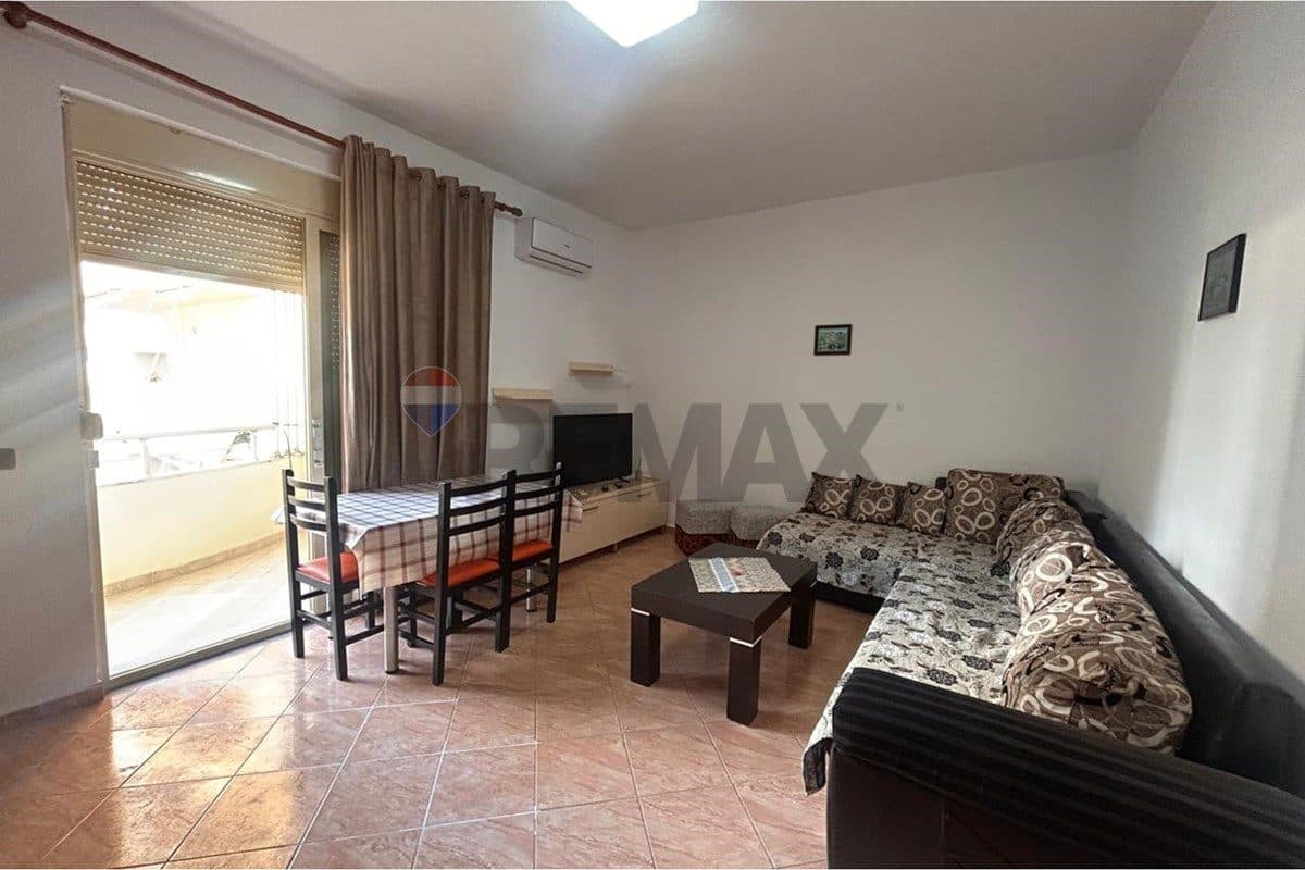 Apartament - Për Qira - Lungomare, Vlorë 2