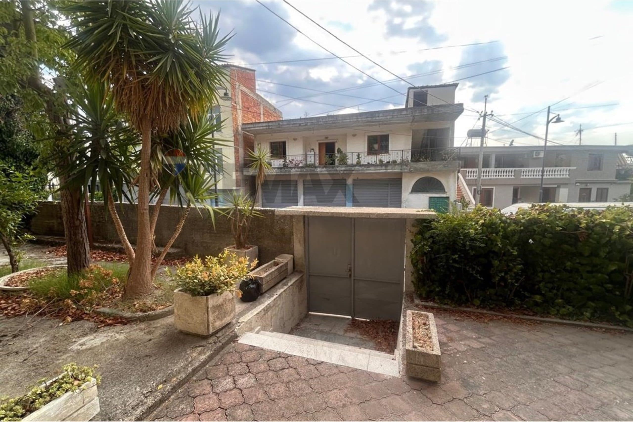 🏡 OKAZION INVESTIMI –📐 Vetëm rreth 417 €/m² mbi sipërfaqen e truallit.