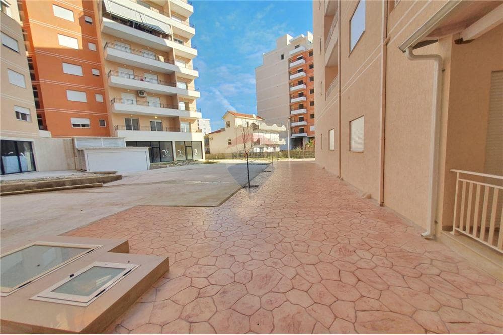 Dyqan - Për Qira - Qendër, Vlorë