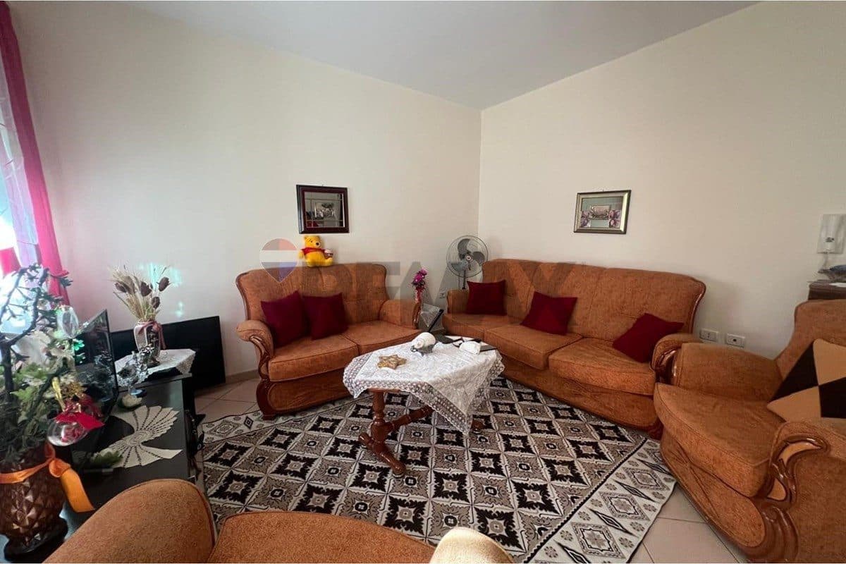 Apartament - Për Qira - Rruga Hasan Kushta, Vlorë