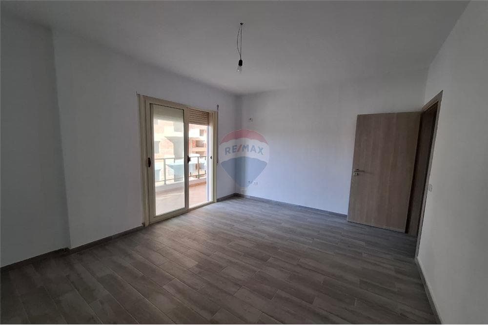 Apartament - Në Shitje - Rruga Gjergj Kastrioti, Vlorë