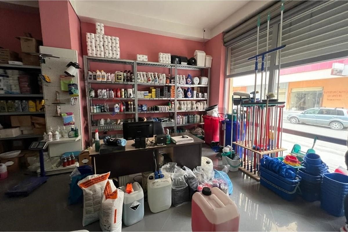 Dyqan për Shitje – Rruga Lef Sallata, Vlorë