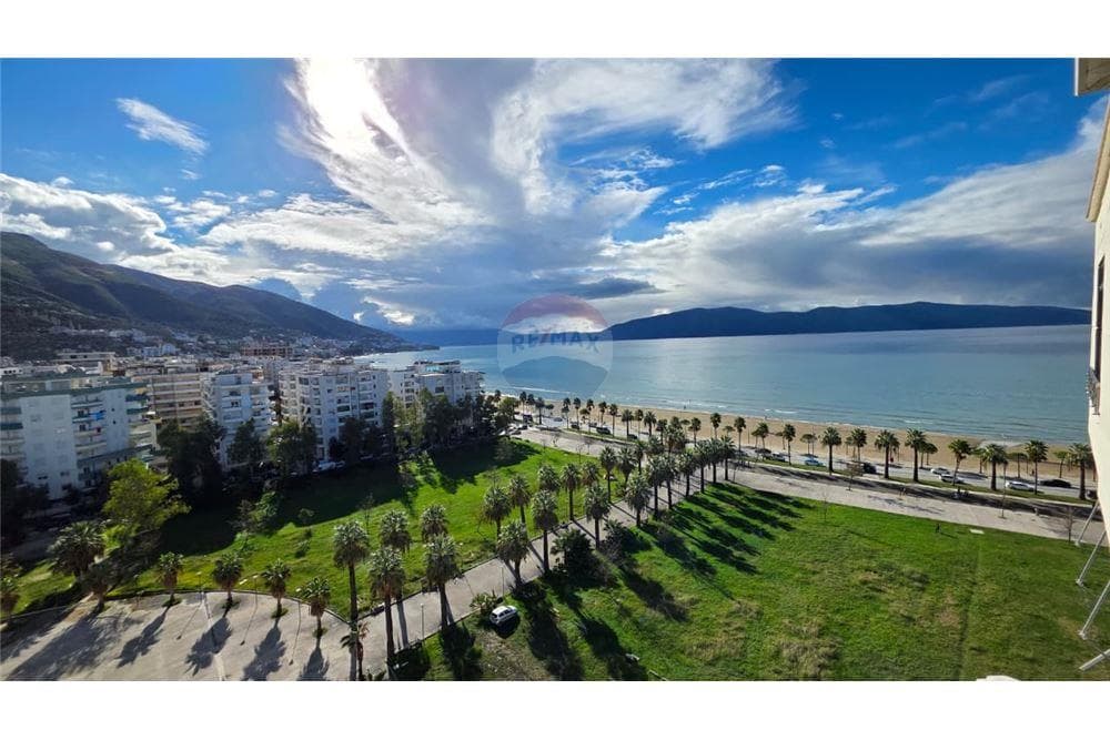 Shitet Garsoniere + Apartament 1+1 në Lungomare