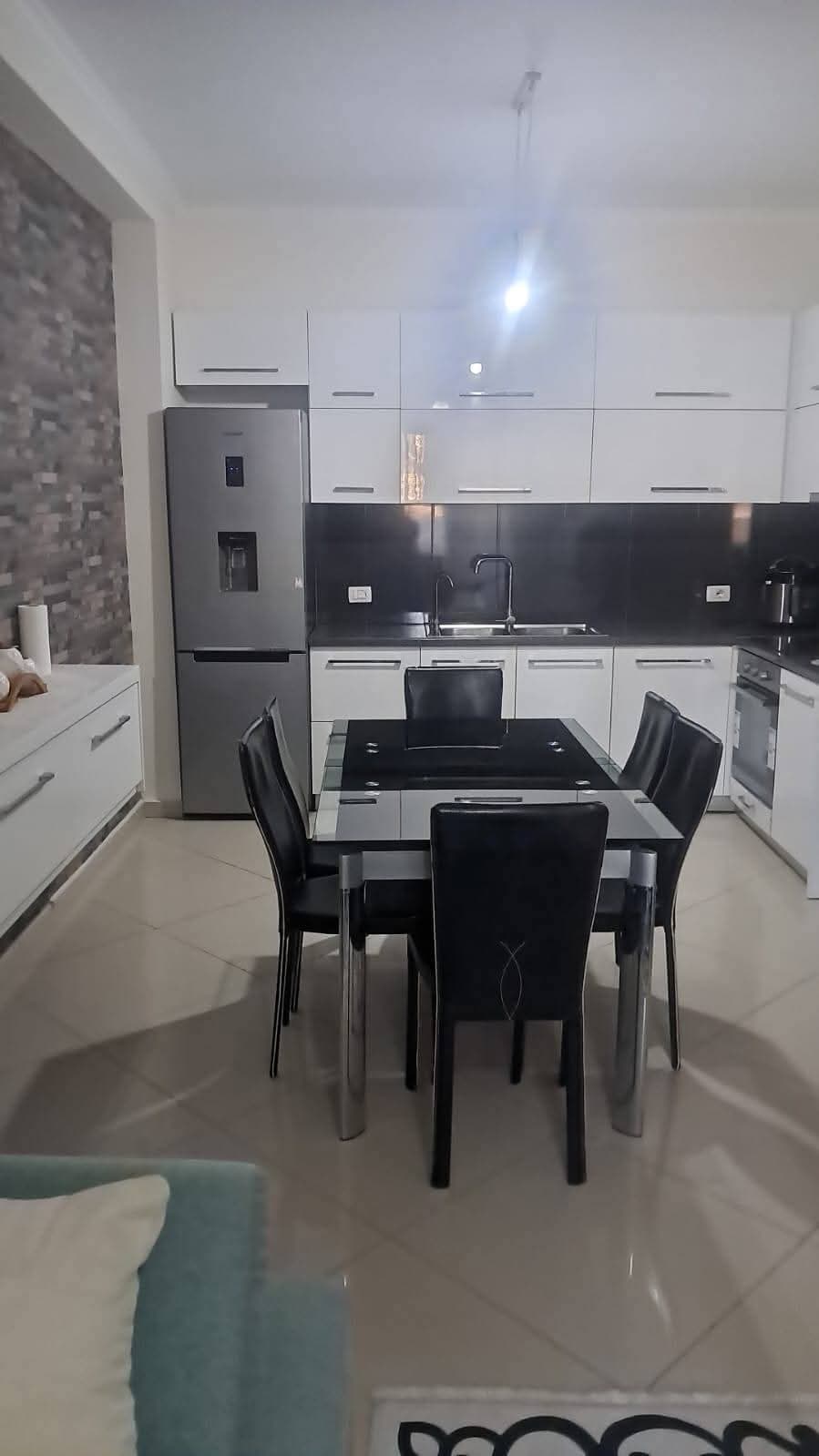 Jepet apartament me qera ditore ne Vlore . Per pushimet tuaja 2