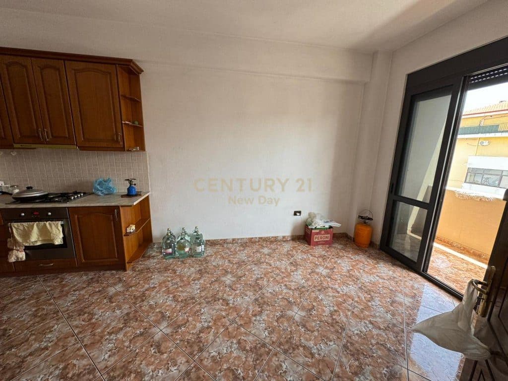 Apartament 3+1+2Tualete + 3 Ballkone Për Shitje në Stadiumi, Durrës - 137,000€ | 124 m² 2