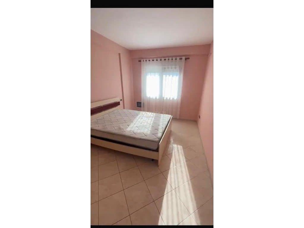Jepet me qira apartament 1+1 STACIONI TRENIT, Durres 4
