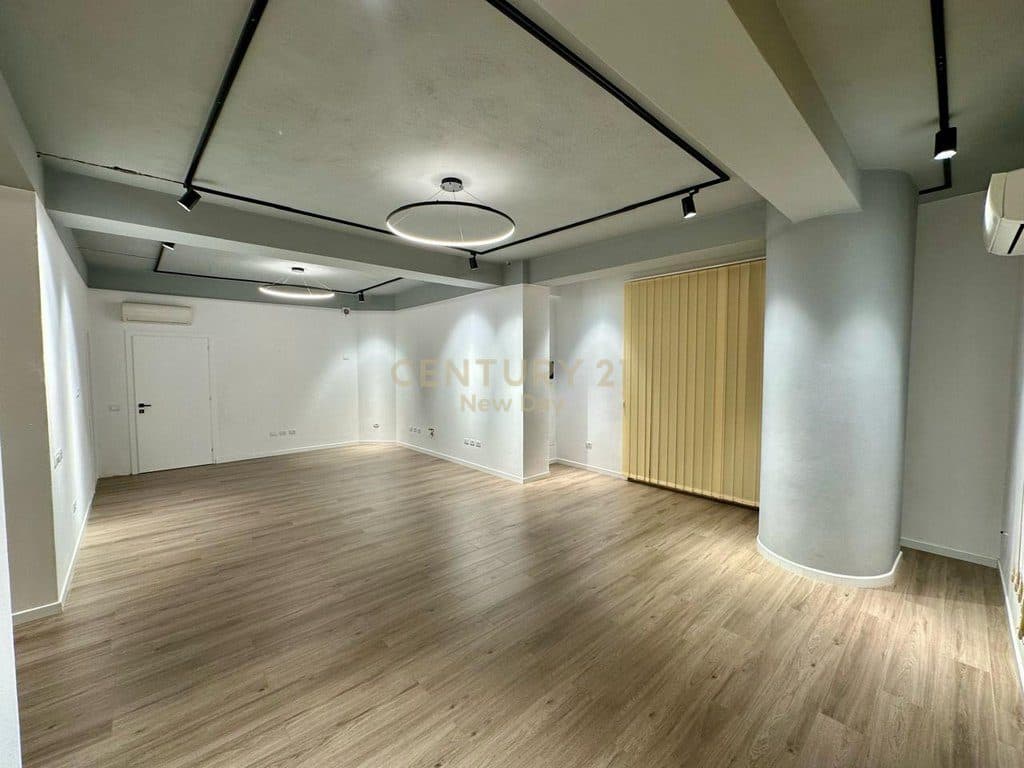 Ambient Komercial Me Qira në Vollga, Durrës - 1500€ | 120 m² 2