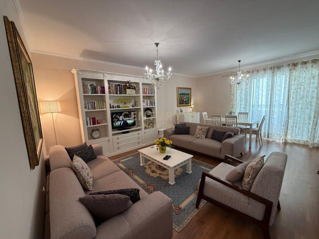 Apartament 2+1+2 për qira në zonën Ish-Rajon.