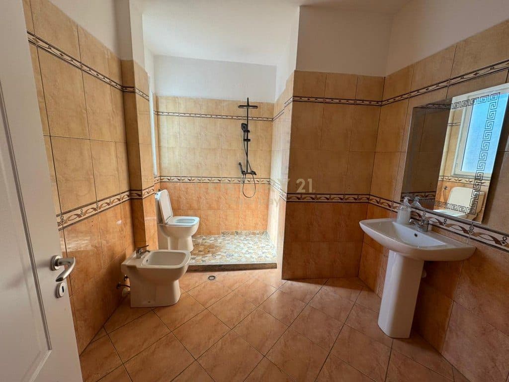 Apartament 2 +1+2T+ 2 Ballkone Për Shitje në Lagja nr.6, Durrës - 159,000€ | 126 m² 4
