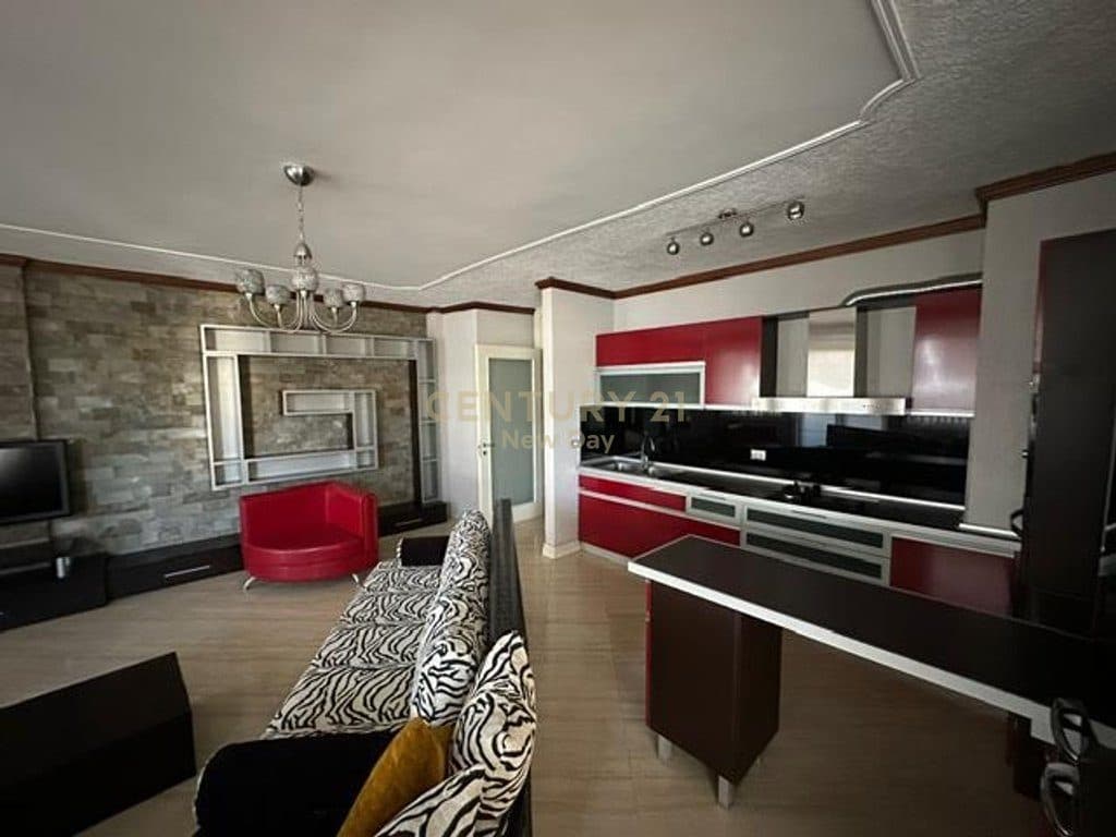 Shitet Apartament 2+1+2 , zona Mali Robit. 3