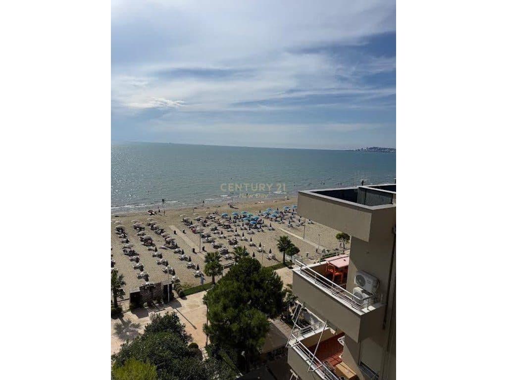 2+1 në shitje në Shkembin e Kavajës, pamje nga deti