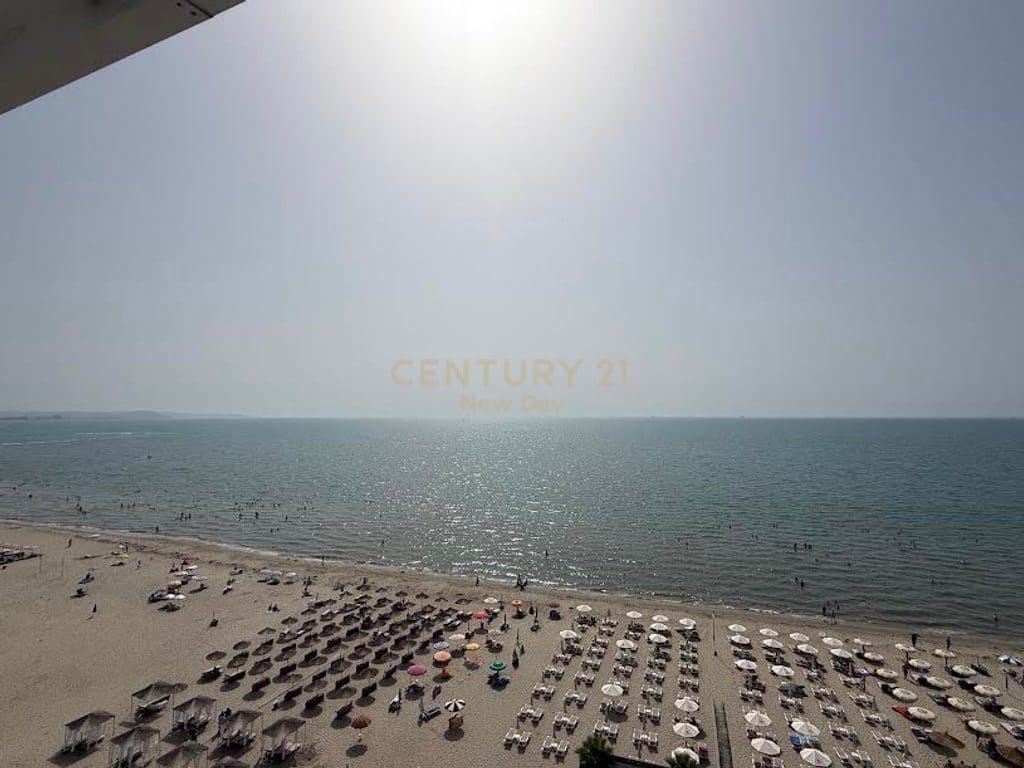 PENTHOUSE I VECANTE NË VIJËN E PARË ME DETIN NE SHKEMBIN E KAVAJES 2