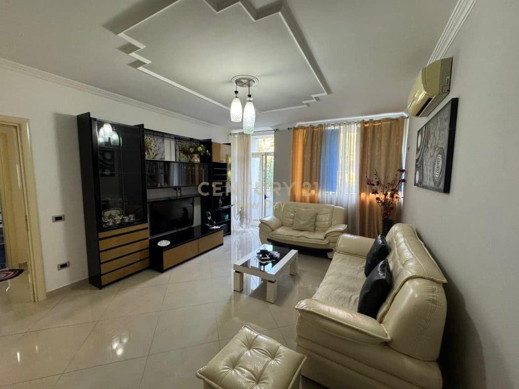 Apartament 2+1 Me Qira në Rruga Sefer Efendiu, Durrës - 710.00€ | 125 m²