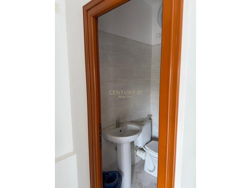 Jepet Zyrë Me Qira në Kavajë - 600€ | 140 m² 3