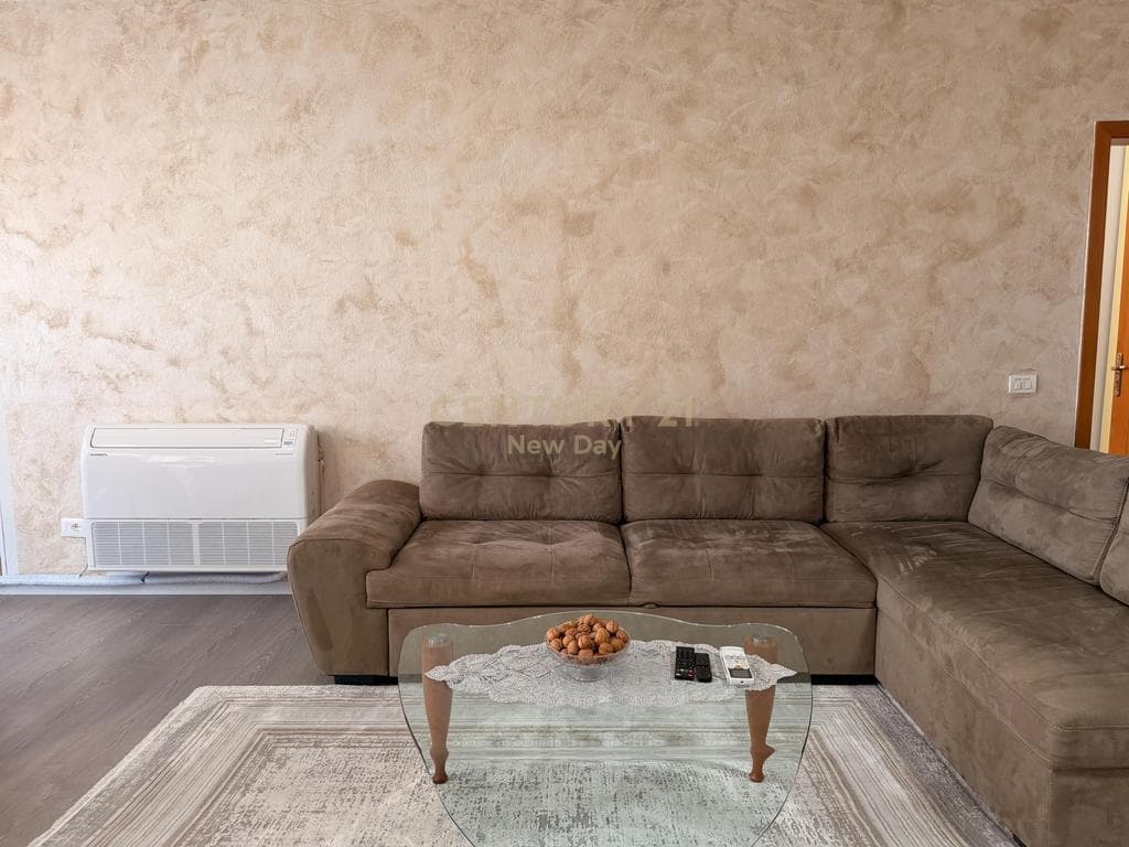 Apartament 3+1+2 Tualete + 2 Ballkone Me Qira në Qender te Durrësit - 1100€ | 150 m² 3