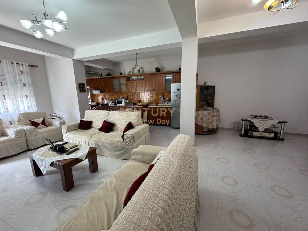 SHITET APARTAMENT 3+1+2 + POST PARKIMI PRANE TREGUT FSHATAR! 4
