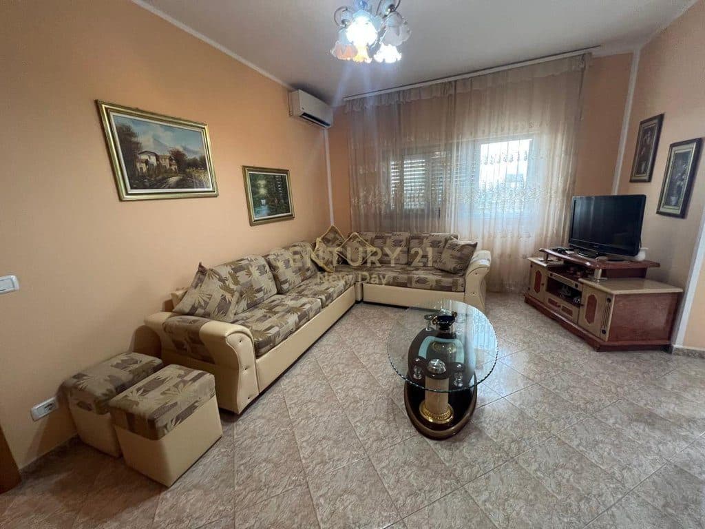 APARTAMENT 1+1 ME QIRA PRANE UJESJELLESIT, DURRES! 2