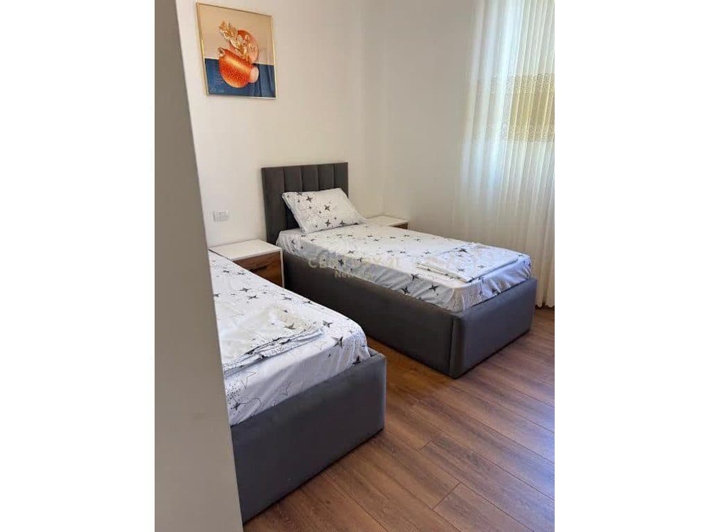 Apartament 2+1 me qira te rruga e Re e Portit 4