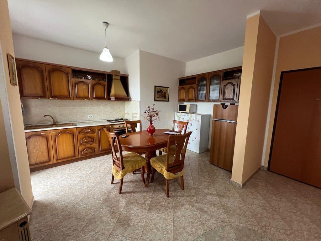APARTAMENT 1+1 ME QIRA PRANE UJESJELLESIT, DURRES! 4