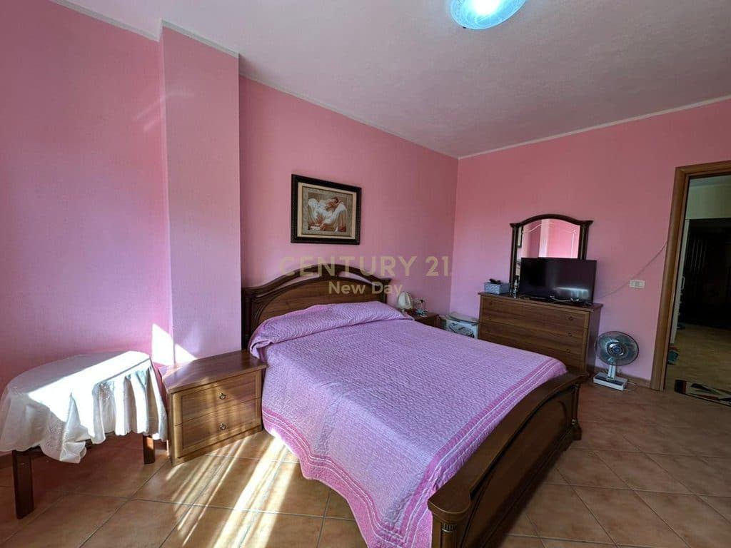 Jeper me Qira Apartament 1+1 në Qender te Durrësit 400 Euro 3
