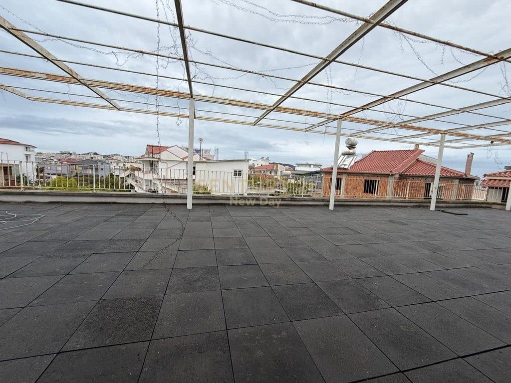Jepet me Qira Godinë Multifunksionale ne Kenete Durrës 4000 Euro