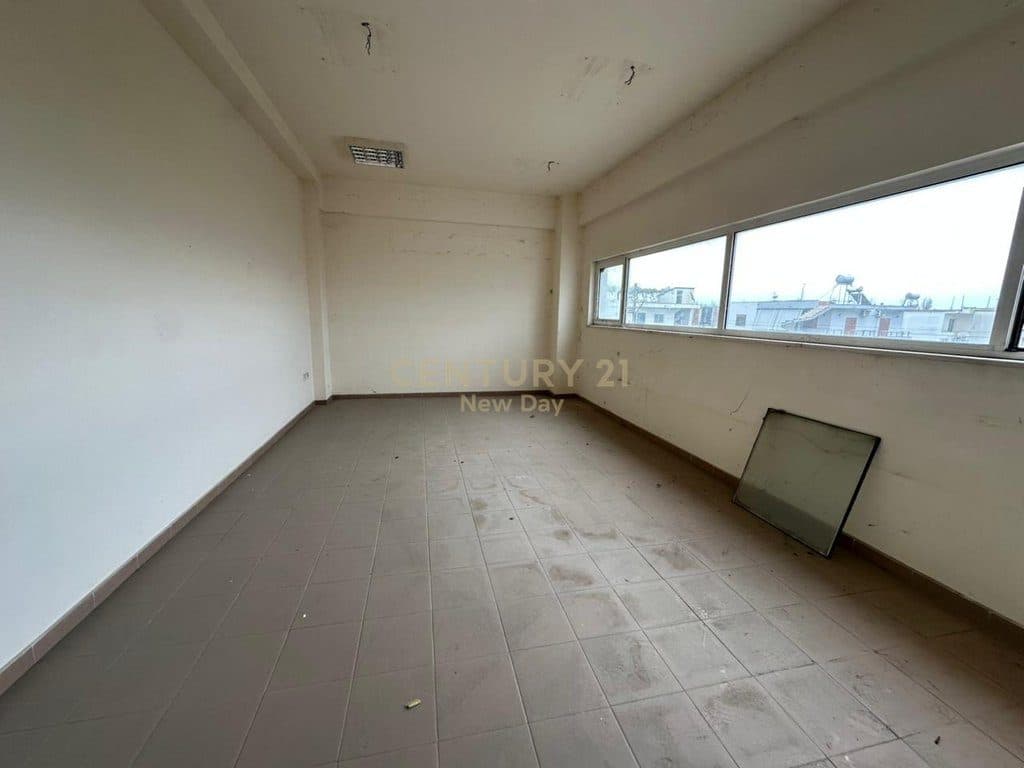 Jepet me Qira Godinë Multifunksionale ne Kenete Durrës 4000 Euro