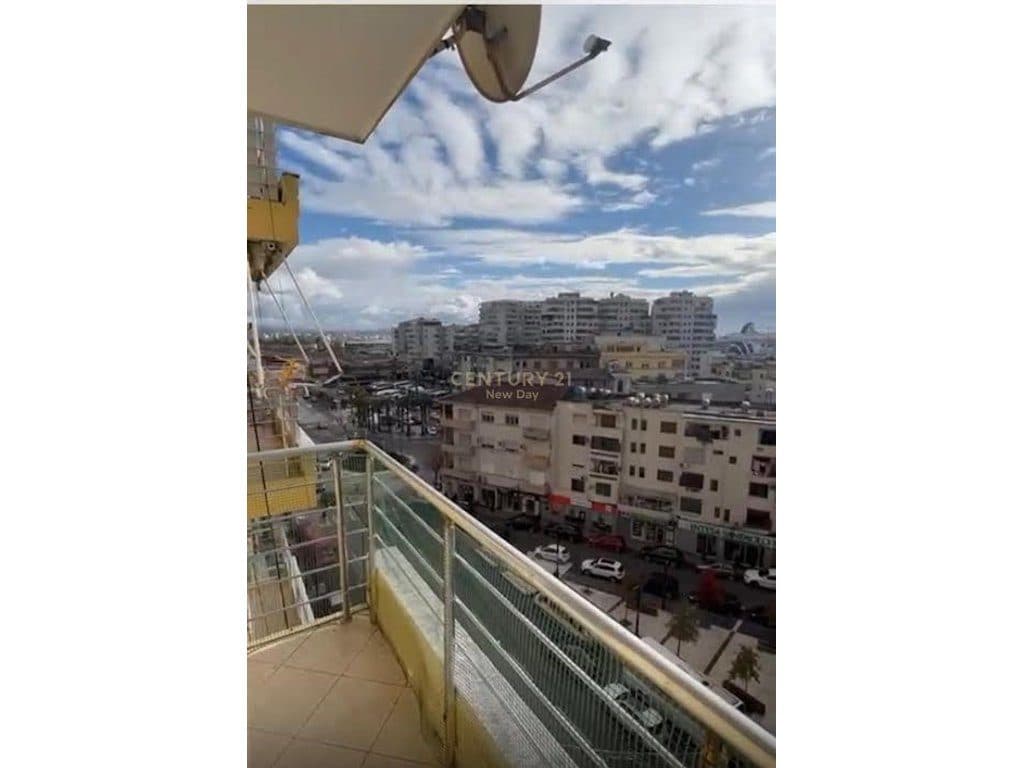 Jepet me qira apartament 1+1 STACIONI TRENIT, Durres