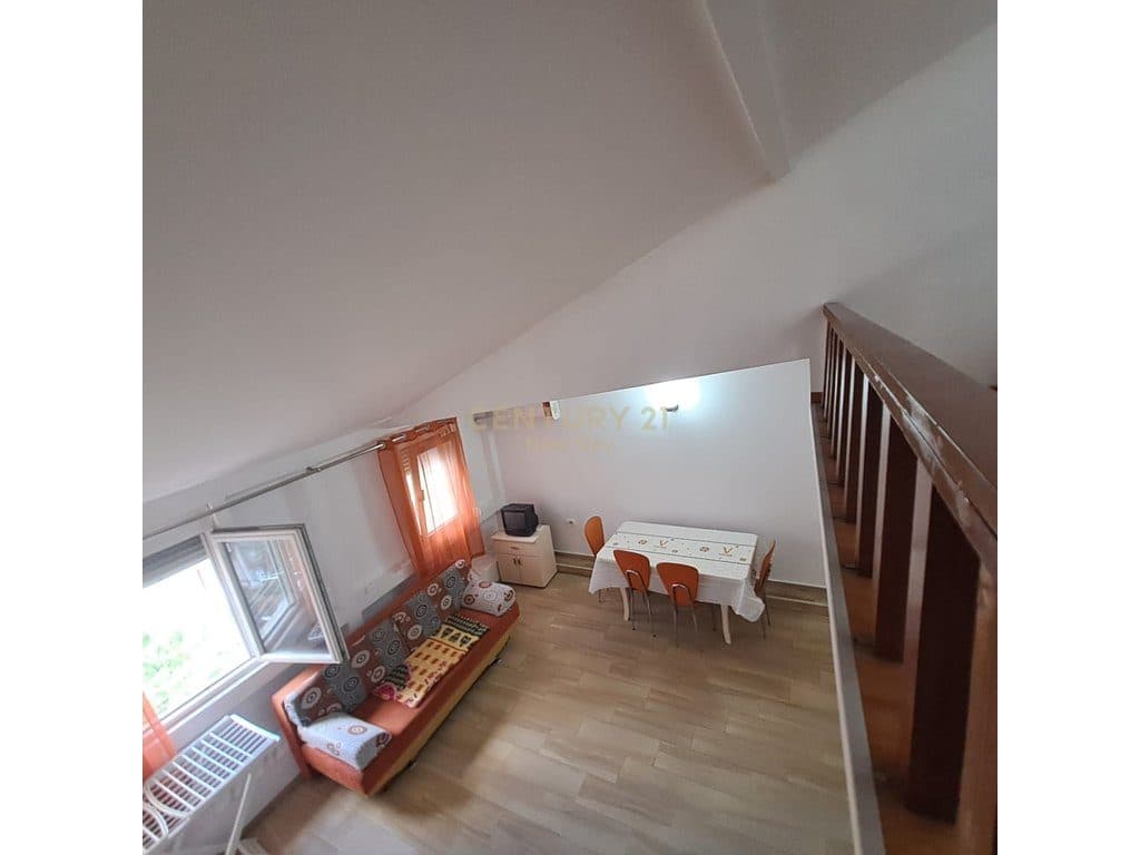 Studio duplex për qira pranë marketes 4