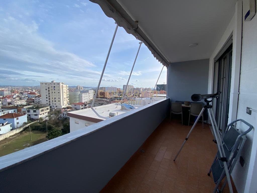 Jepet me qira apartament 3+1+2T pranë Ish-Urt. 4