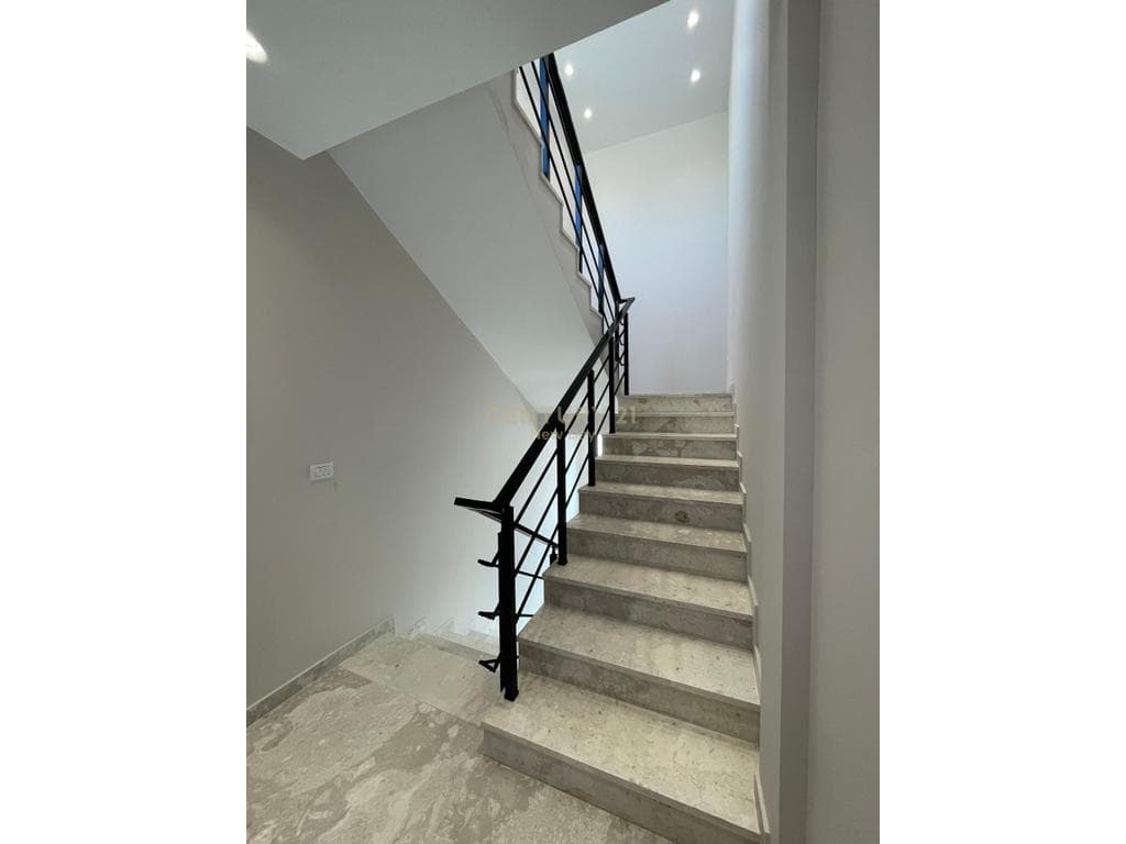OFROJME PER SHITJE VILE TE NDARE NE 4 APARTAMENTE ME PISHINE, PRANE VILLA PASCUCCI! 3