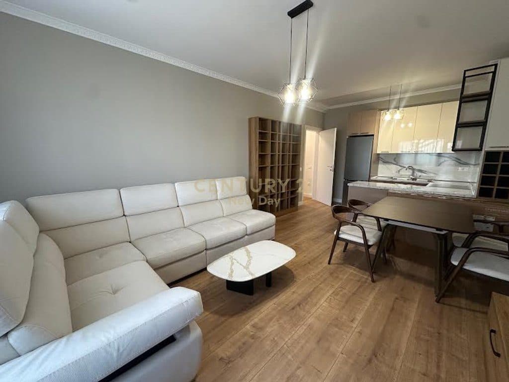 Jepet me qira apartament i sapomobiluar te Pazari Ri. 2