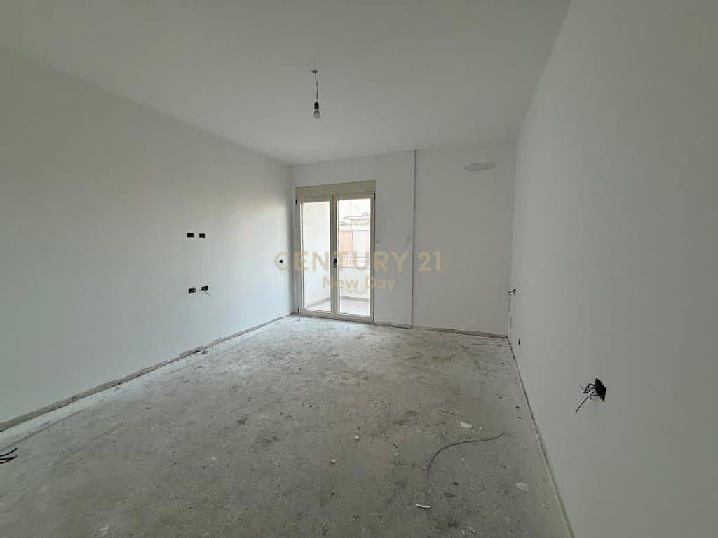Apartament 2+1+2 per shitje. 2