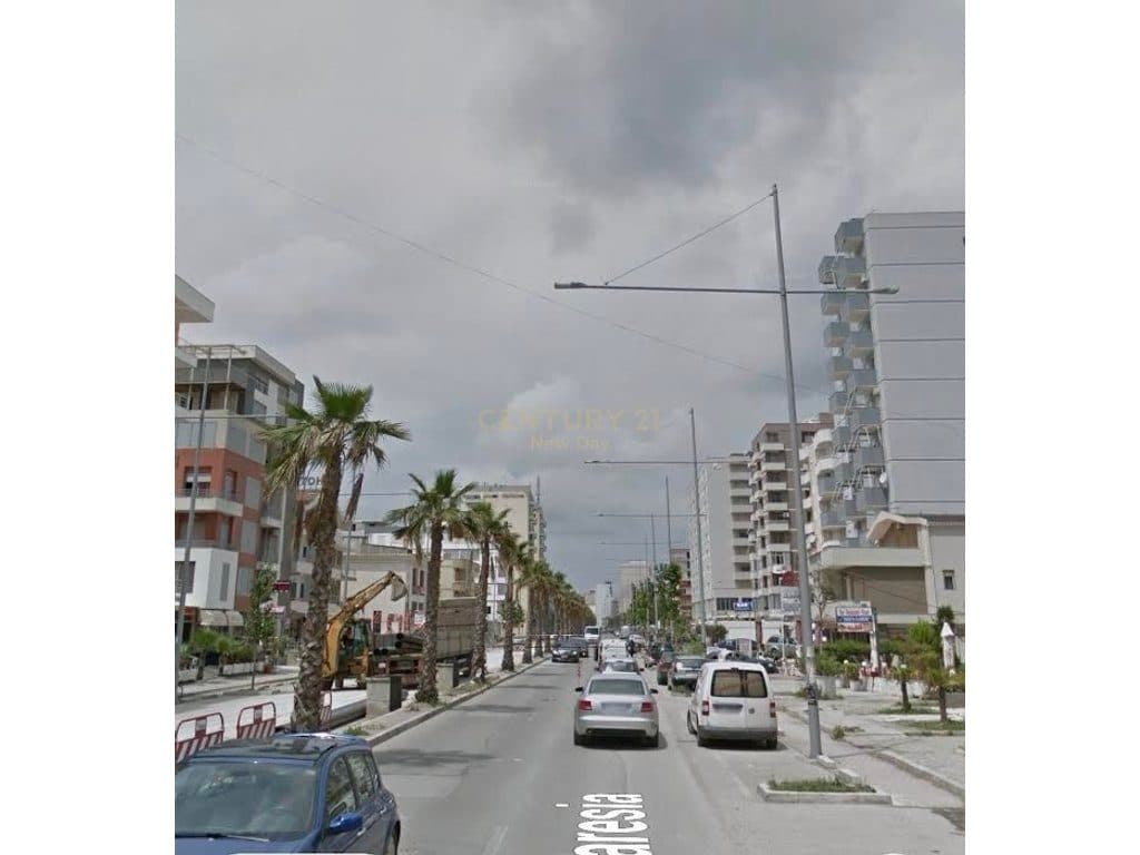 Shitet njesi biznesi ne zonen e Plazhit, Durrës 2