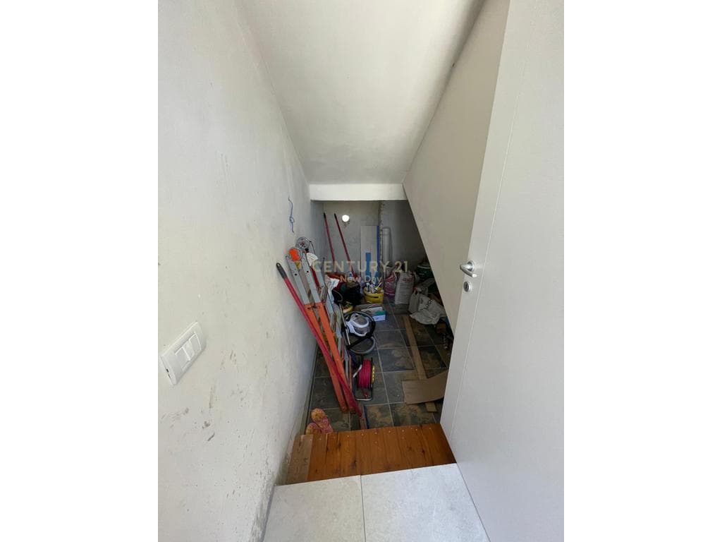 OFROJME PER SHITJE VILE TE NDARE NE 4 APARTAMENTE ME PISHINE, PRANE VILLA PASCUCCI! 2