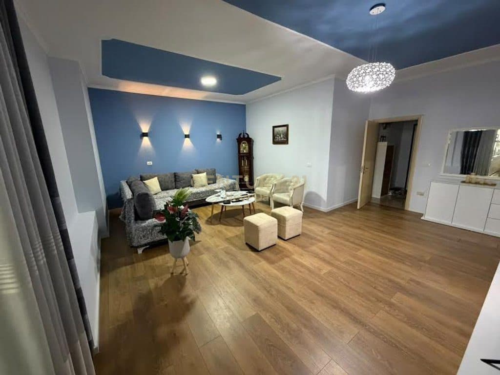 Apartament 2+1+2 për shitje pranë URT-së së Vjetër