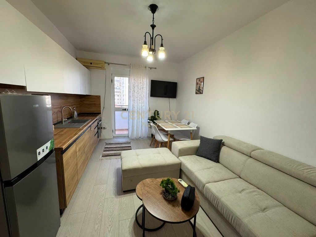 Apartament 2+1 Me Qira në Bulevardin Kryesor, Durrës - 500€ 2