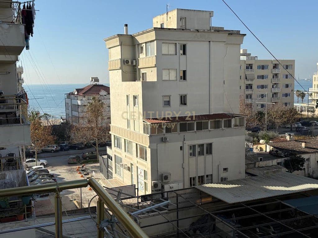 Apartament 1+1 në shitje në Plazh, Durrës, te Rrota e Kuqe 4
