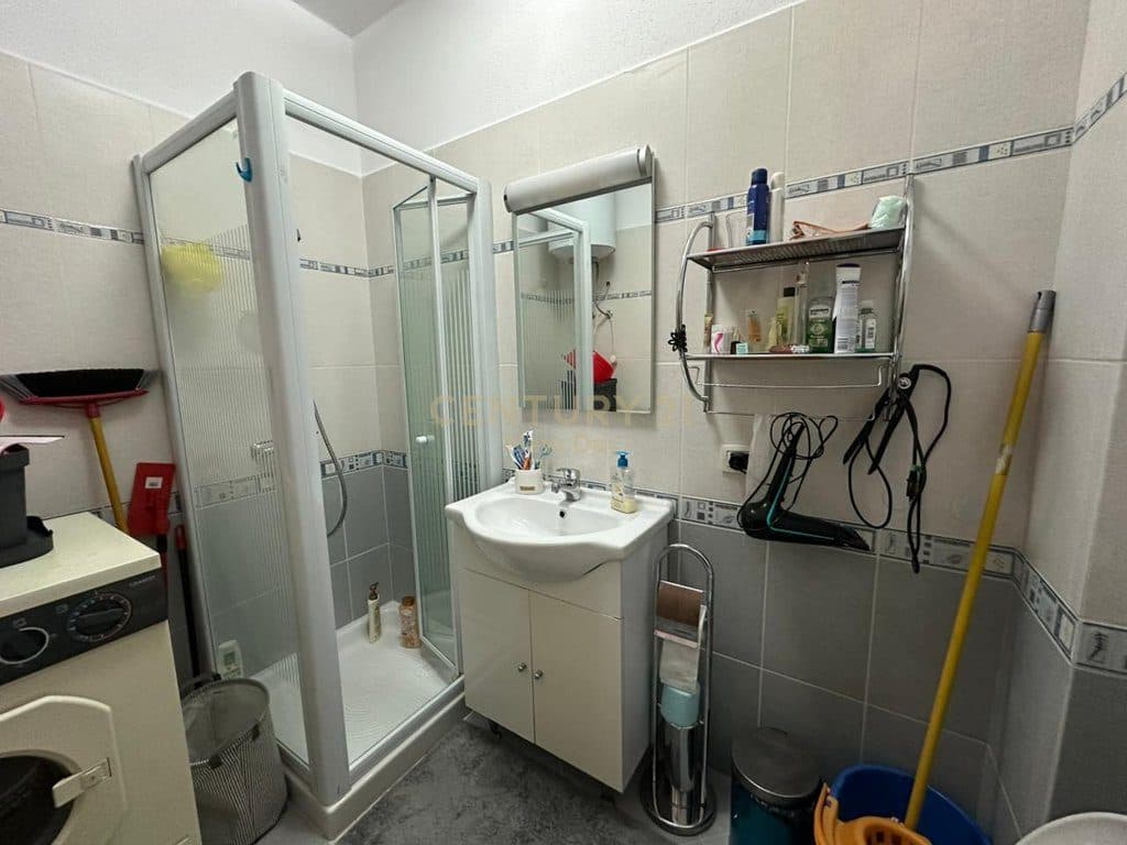 Jeper me Qira Apartament 1+1 në Qender te Durrësit 400 Euro