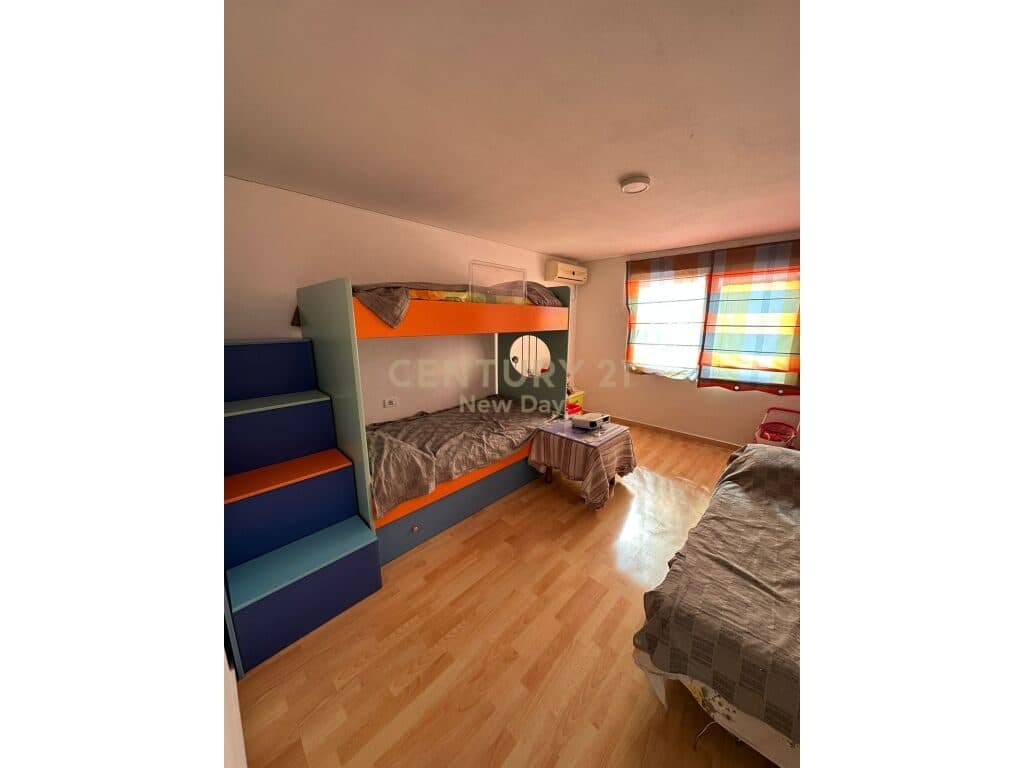 Shitet Duplex ne Shkemb te Kavajes me pamje deti.!
