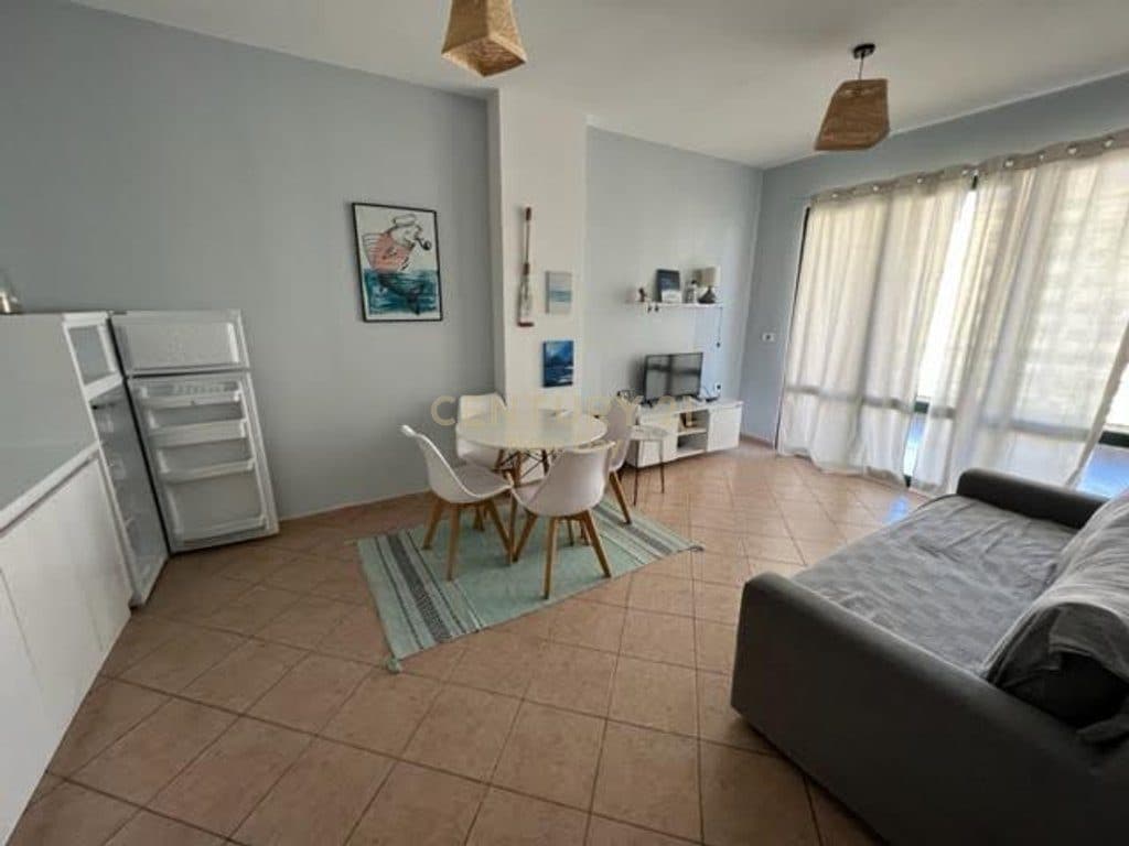 Ofrojme apartament 1+1 me qira