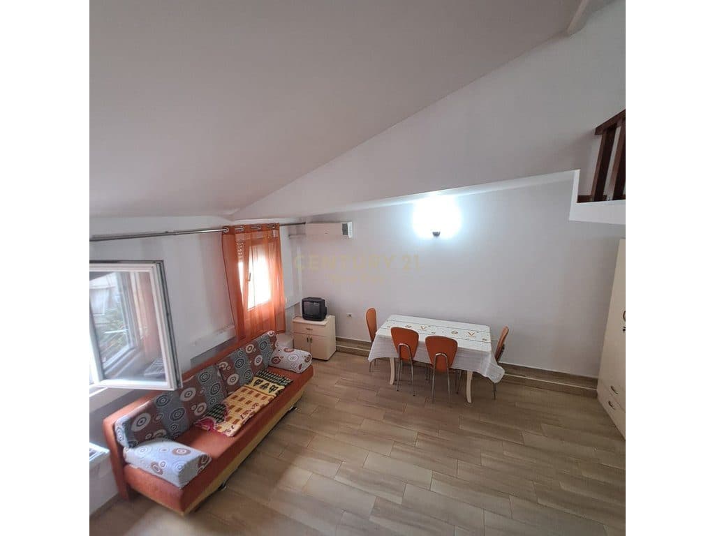 Studio duplex për qira pranë marketes