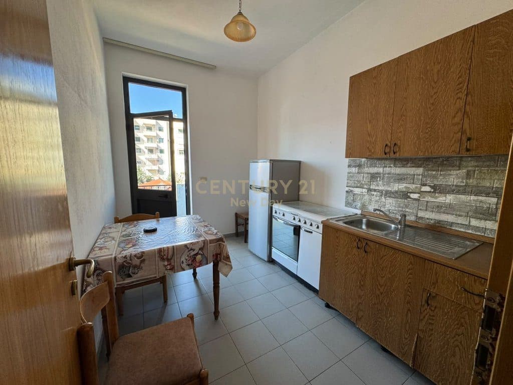 Garsoniere Me Qira në Plazh, Durrës Drita, Uji Internet ne Cmim - 300€ | 30 m² 2