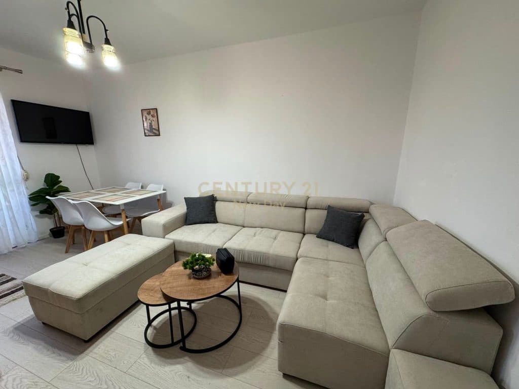 Apartament 2+1 Me Qira në Bulevardin Kryesor, Durrës - 500€