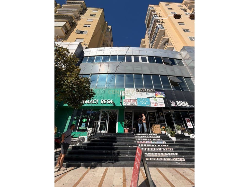 Ambjent Biznesi me Qera - Qender Durres (Pallati i Sportit) - 100m2 - €1100
