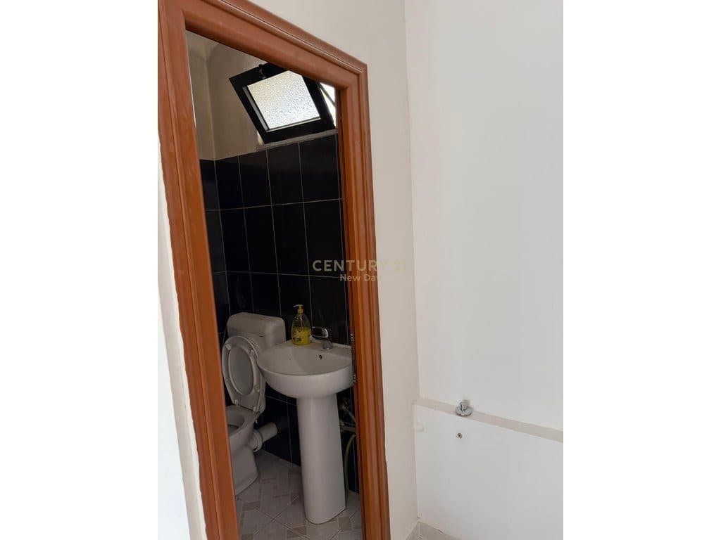 Jepet Zyrë Me Qira në Kavajë - 600€ | 140 m² 4