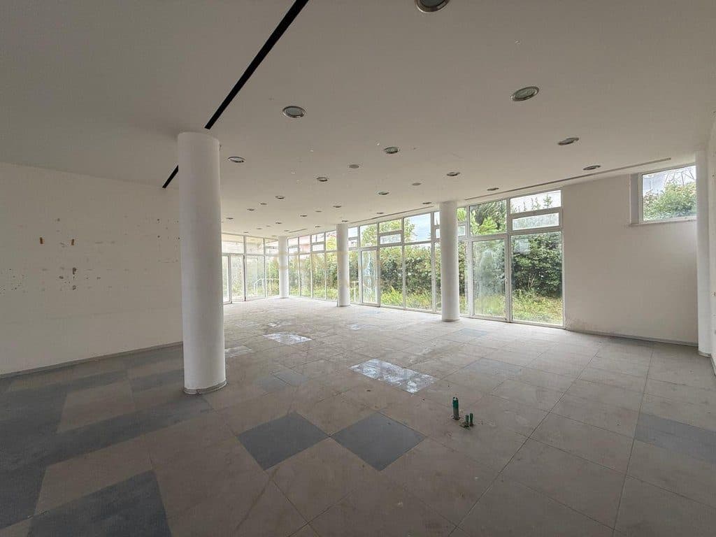 Jepet me Qira Godinë Multifunksionale ne Kenete Durrës 4000 Euro