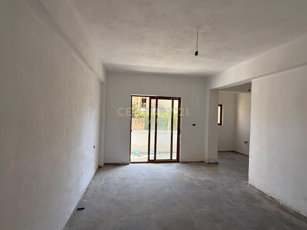 Ofrojme per shitje apartament 1+1 prane Stadiumit 4