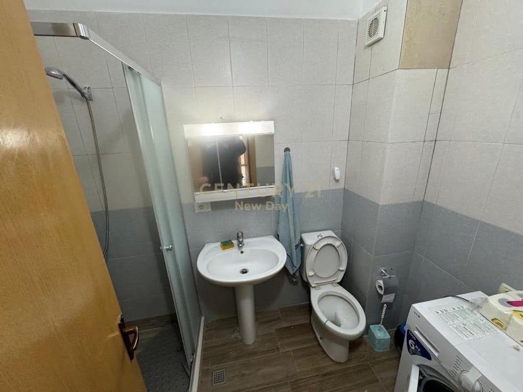1+1+ VERANDE PER SHITJE